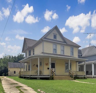 /international/us/105-west-empire-street-freeport-il-110101361824/