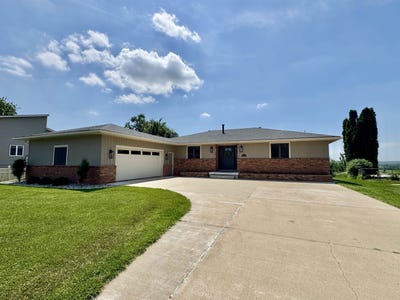 /international/us/1556-crestview-dr-vermillion-sd-110104161682/
