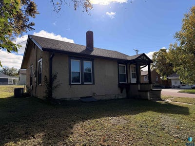 /international/us/615-s-sanborn-st-chamberlain-sd-110120528823/