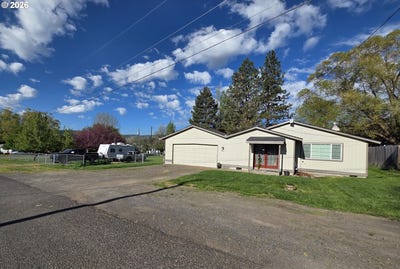 /international/us/740-n-11th-ave-elgin-or-110107831594/