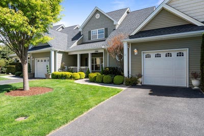 /international/us/156-stoneleigh-drive-riverhead-ny-110107808869/
