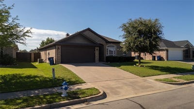 /international/us/944-thistle-meade-burleson-tx-110101176471/?lang=en
