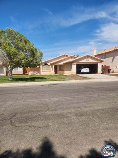/international/us/655-silverwood-st-imperial-ca-110108236080/