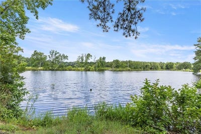 /international/us/9742-mill-swamp-road-smithfield-va-110101055891/