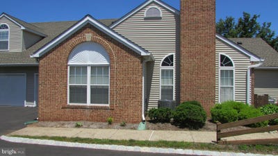 /international/us/18-woolsey-court-pennington-nj-110100581465/