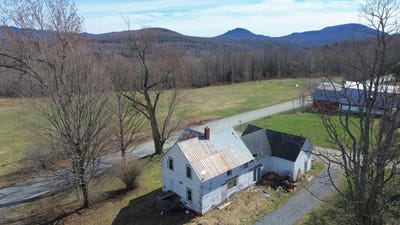 /international/us/12-baraw-road-lowell-vt-110106470165/