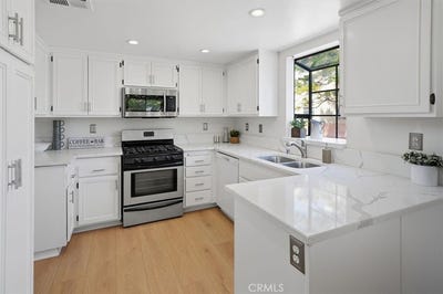 /international/us/18102-erik-court-canyon-country-ca-110119300887/