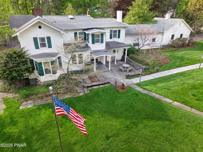/international/us/219-hudson-street-hawley-pa-110108108556/