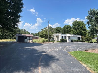 /international/us/1216-island-ford-road-statesville-nc-110100768727/