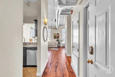 /international/us/105-whitaker-street-savannah-ga-110105957994/