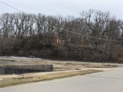 /international/us/107-n-broadway-street-n-louisburg-ks-110119700190/
