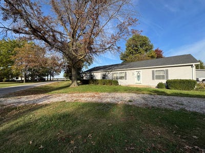 /international/us/260-e-south-st-virginia-il-110120689576/