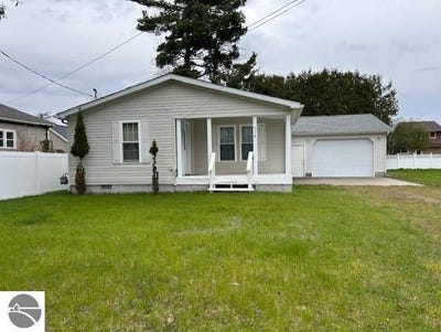/international/us/514-tawas-street-east-tawas-mi-110108129412/