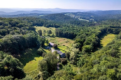 /international/us/303-woodbury-road-springfield-vt-110107003921/