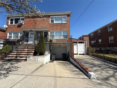 /international/us/23-43-120th-street-college-point-ny-110107889327/