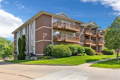 /international/us/534-west-side-dr-iowacity-ia-110108408738/