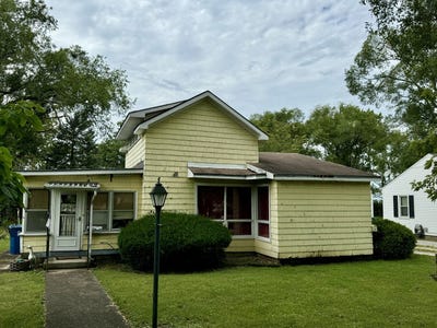 /international/us/313-n-clinton-street-dwight-il-110101237776/