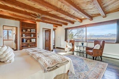 /international/us/9-hilltop-ranchos-de-taos-nm-110104149953/