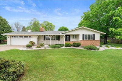 /international/us/822-dellwood-street-s-cambridge-mn-110108126177/