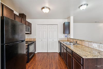 /international/us/11187-w-brassy-cove-loop-nampa-id-110109902870/