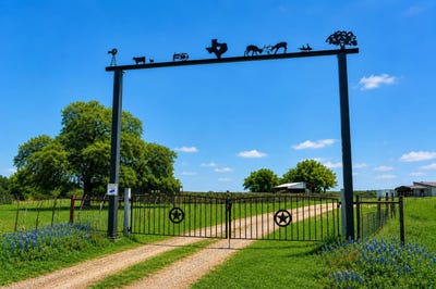 /international/us/8228-us-hwy-377-rochelle-tx-110108224804/