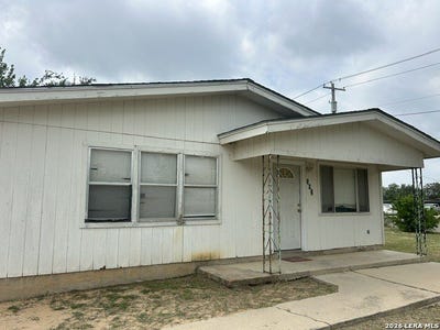 /international/us/502-alamo-st-crystal-city-tx-110108173422/