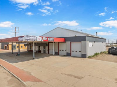 /international/us/241-w-main-street-new-town-nd-110096709721/?lang=en