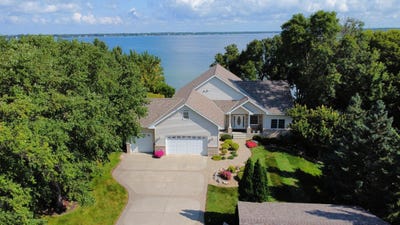 /international/us/521-e-summit-street-battle-lake-mn-110106499262/