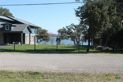 /international/us/895-lakebreeze-drive-canyon-lake-tx-110106946512/