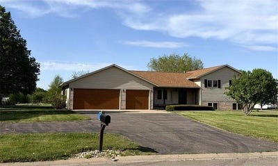 /international/us/102-meadowview-street-marshall-mn-110105754590/