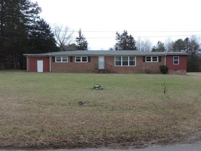 /international/us/355-woodfork-road-charlotte-court-house-va-110104901961/