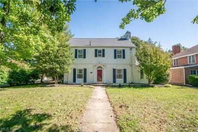 /international/us/2412-university-avenue-nw-canton-oh-110120888576/
