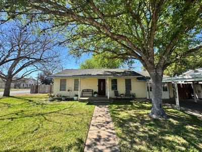 /international/us/205-n-church-st-yorktown-tx-110106534612/