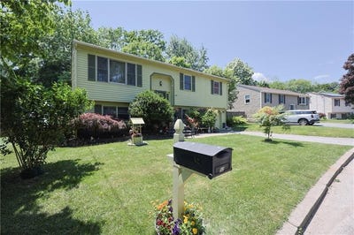 /international/us/52-urquhart-street-cranston-ri-110100465625/