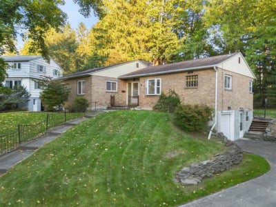 /international/us/136-n-meadowbrook-lane-vestal-ny-110120485984/