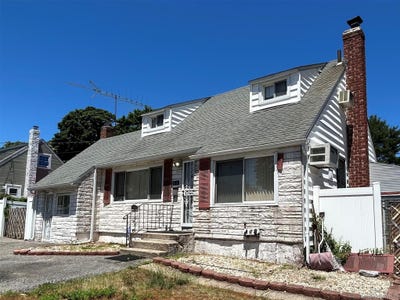 /international/us/465-saint-johns-street-central-islip-ny-110108947711/