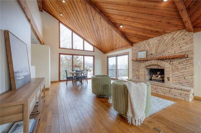 /international/us/1606-cypress-point-drive-lawrence-ks-110105281947/