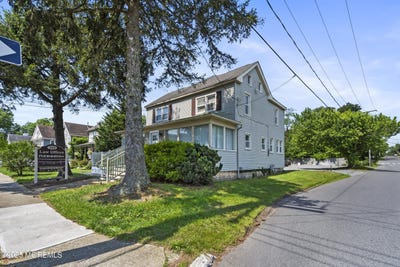 /international/us/369-n-main-street-barnegat-nj-110100327543/