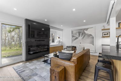 /international/us/4420-berry-drive-wilson-wy-110107965938/