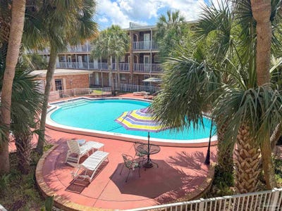 /international/us/600-scenic-hwy-pensacola-fl-110107869302/