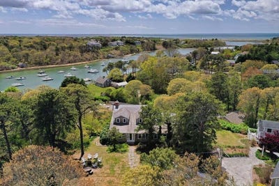 /international/us/14-squanto-drive-chatham-ma-110098302652/