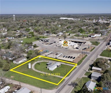 /international/us/806-s-esplanade-street-cuero-tx-110096123054/