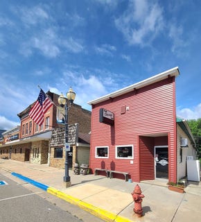 /international/us/147-n-main-street-pardeeville-wi-110100510540/