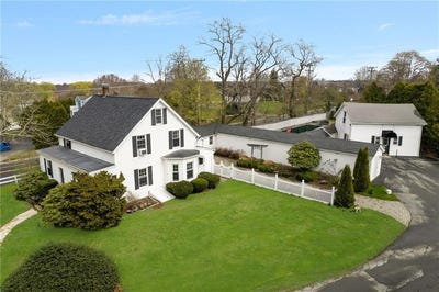 /international/us/599-e-main-road-middletown-ri-110107614613/
