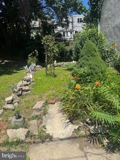 /international/us/241-e-sharpnack-st-philadelphia-pa-110100658198/