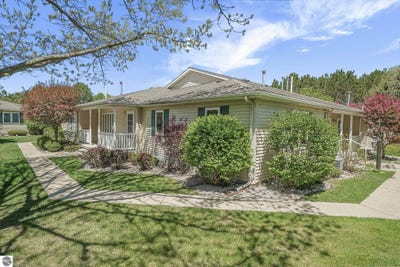/international/us/2816-emerald-bluff-traverse-city-mi-110108342736/