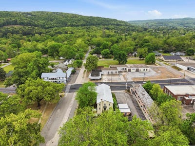/international/us/122-e-main-street-heber-springs-ar-110107317576/