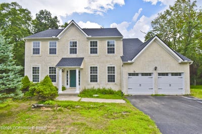/international/us/557-marco-way-east-stroudsburg-pa-110105019891/