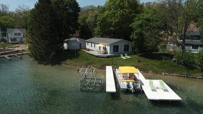 /international/us/257-s-gull-lake-drive-richland-mi-110098259670/