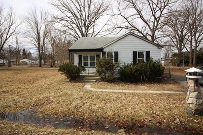 /international/us/14462-pine-street-taylor-mi-110106454611/